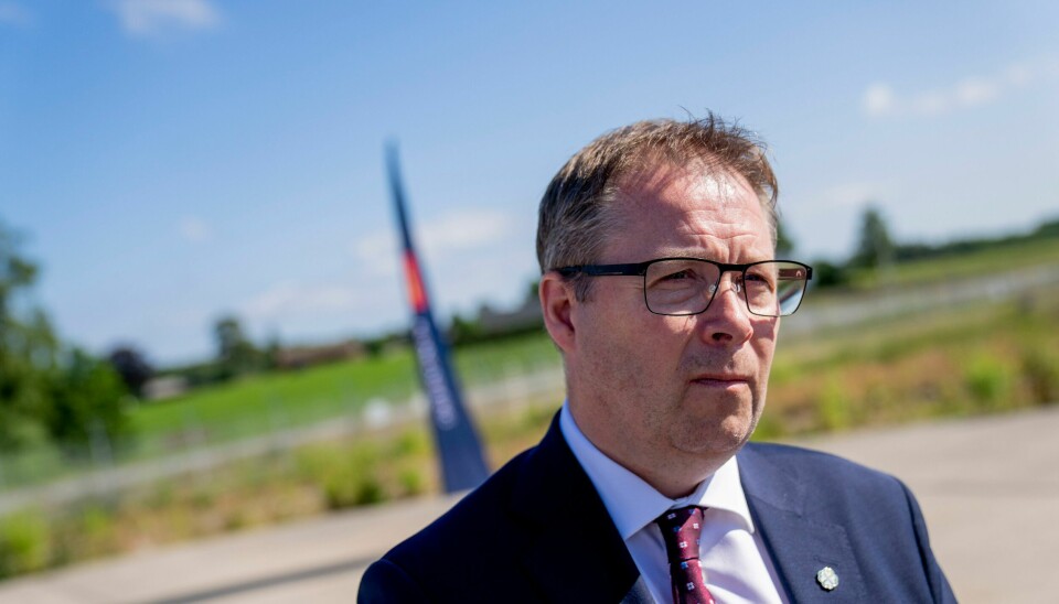 Gram eide aksjer i Telenor og NTS. Etter gjennomgangen i Kommunaldepartementet besluttet Gram å selge aksjene i Telenor for 163.800 kroner. Gram eide aksjer i Telenor og NTS. Etter gjennomgangen i Kommunaldepartementet besluttet Gram å selge aksjene i Telenor for 163.800 kroner.Illustrasjonsfoto: Fredrik Varfjell / NTB