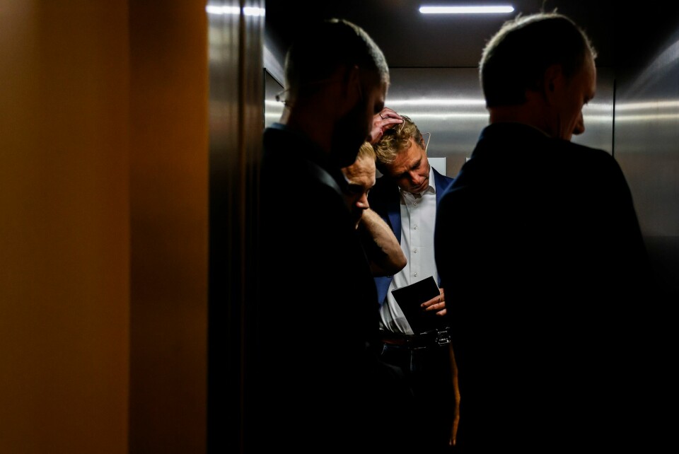 Avtroppende forsknings- og høyere utdanningsminister Ola Borten Moe (Sp) var i hardt vært etter at det ble kjent at han har brutt habilitetsreglene. Her på vei til pressekonferansen der det ble klart at han trakk seg som statsråd. Avtroppende forsknings- og høyere utdanningsminister Ola Borten Moe (Sp) forlater Kunnskapsdepartementet fredag. Foto: Tor Erik Schrøder / NTB