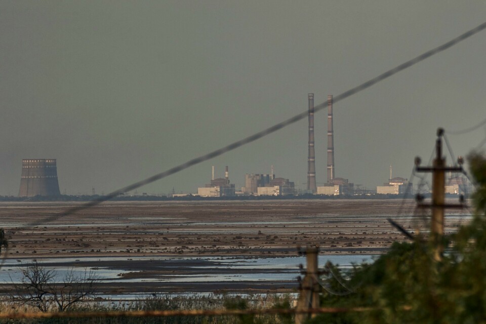 Zaporizjzja-kraftverket er Europas største. Etter en inspeksjon fredag kan IAEA bekrefte at det ikke er funnet sprengladninger på taket av kraftverket. Zaporizjzja-kraftverket er Europas største. Etter en inspeksjon fredag kan IAEA bekrefte at det ikke er funnet sprengladninger på taket av kraftverket. Foto: Libkos / AP / NTB