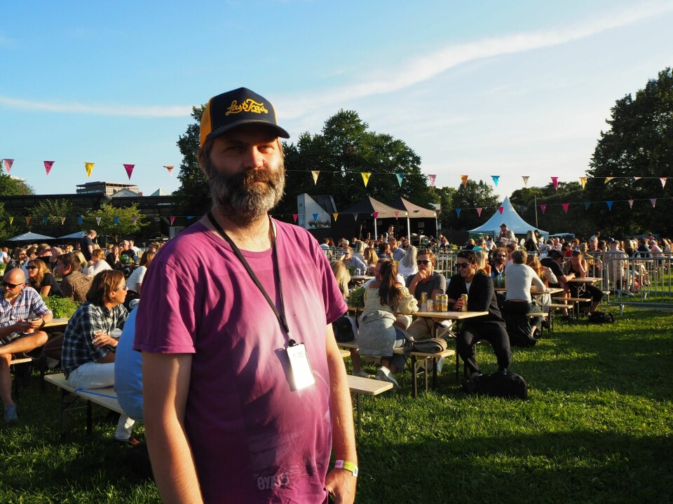 Presseansvarlig for Øyafestivalen, Jonas Prangerød, mener de er forberedt på uværet. Presseansvarlig for Øyafestivalen, Jonas Prangerød er fornøyd med hvordan publikum oppfører seg.