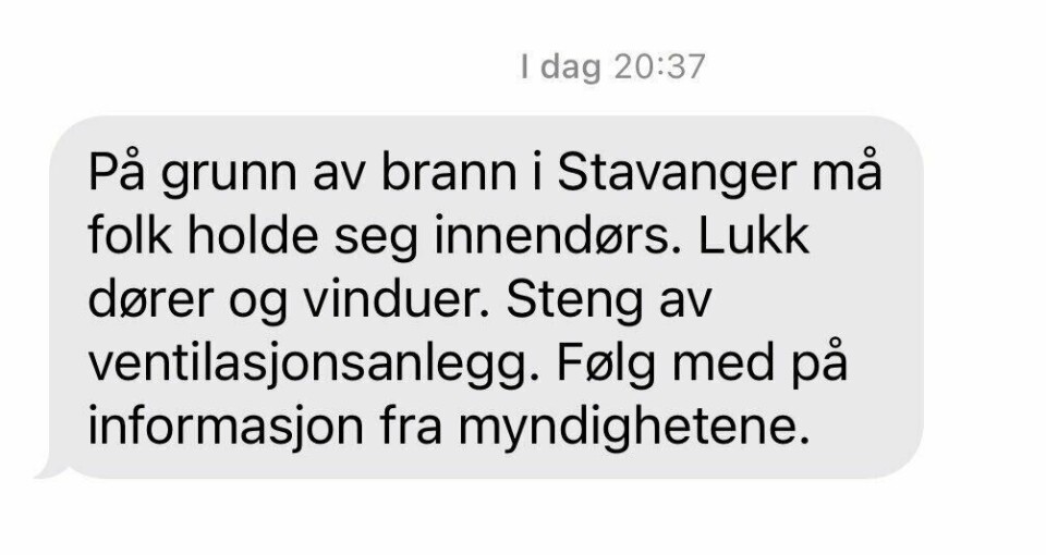 Denne SMS-en sendte politiet ut til telefonene til mennesker som oppholdt seg i nærheten av brannen på Vestre Platå torsdag kveld. Men ikke alle mottok meldingen, og flere har reagert på at nødetatene ikke var tydeligere nok hvor det brant. Denne SMS-en sendte politiet ut til telefonene til mennesker som oppholdt seg i nærheten av brannen på Vestre Platå torsdag kveld. Men ikke alle mottok meldingen, og flere har reagert på at nødetatene ikke var tydeligere nok hvor det brant.