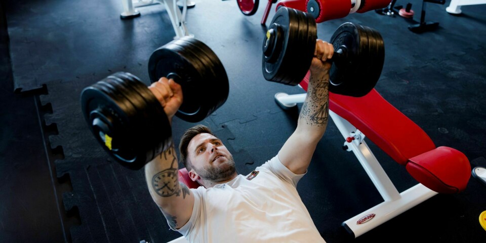 Jørn Torp liker å trene i arbeidstiden og blir motivert av det nye treningsrommet på brannstasjonen. Jørn Torp liker å trene i arbeidstiden og blir motivert av det nye treningsrommet på brannstasjonen.