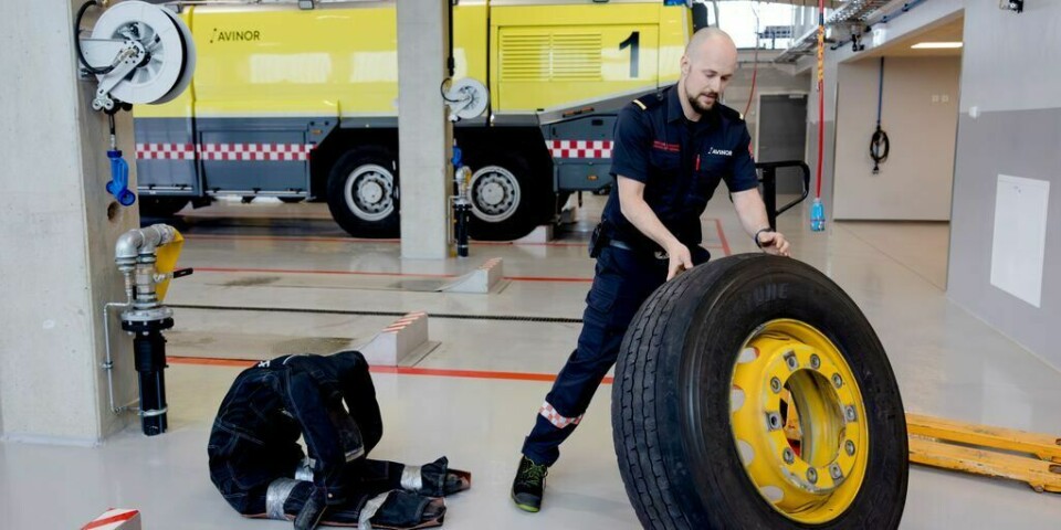 Hvert år testes betjentene på Flesland for å se om de er fysisk sterke nok til å være røykdykkere. Christian Linke er ikke bekymret for å ikke bestå testen. Hvert år testes betjentene på Flesland for å se om de er fysisk sterke nok til å være røykdykkere. Christian Linke er ikke bekymret for å ikke bestå testen.