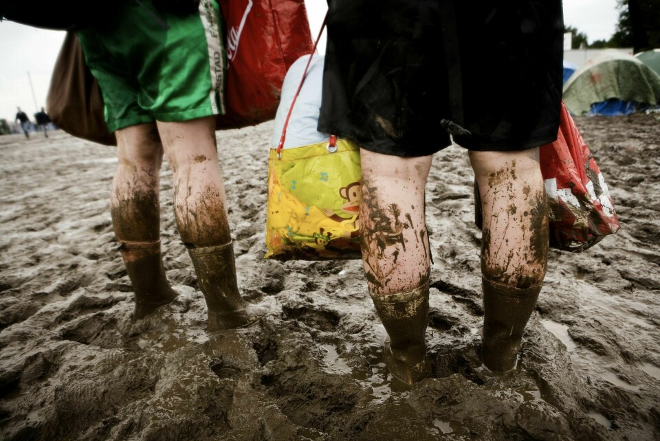 Meteorologene ber Øya-publikummet finne fram regnstøvlene for årets festival. Meteorologene ber Øya-publikummet finne fram regnstøvlene for årets festival. Avbildet er to festivaldeltakere på Roskilde.