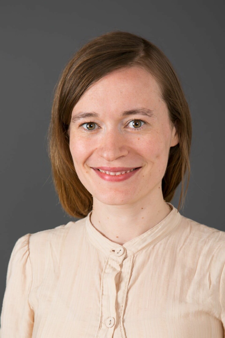 Samfunnsøkonom Sara Cools er uenig i konklusjonen til de britiske forskerne. Portrett av Sara Cools