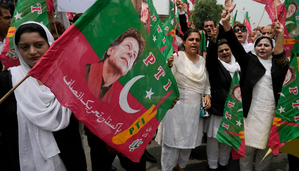 Advokatger som støtter Imran Khan protesterer mot fengslingen i Khans hjemby Lahore mandag. Advokatger som støtter Imran Khan protesterer mot fengslingen i Khans hjemby Lahore mandag. Foto: K.M. Chaudary / AP / NTB