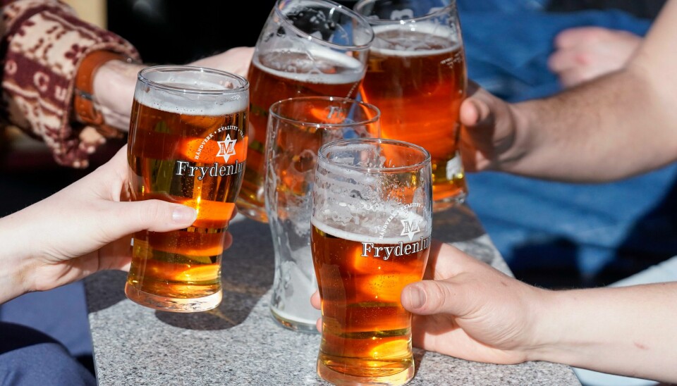 Flere danske videregående skoler skal ikke servere alkohol på sine arrangementer fram til september. Det vekker reaksjoner. Flere danske videregående skoler skal ikke servere alkohol på sine arrangementer fram til september. Det vekker reaksjoner.