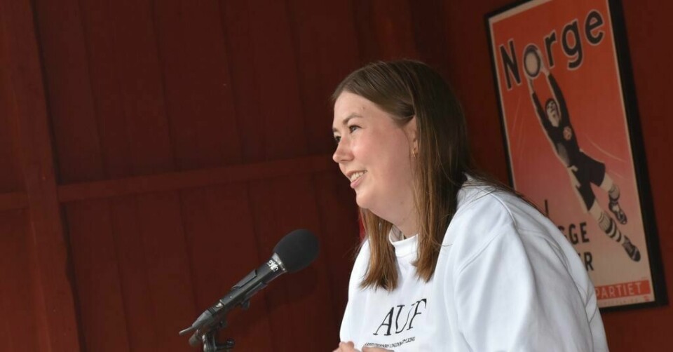 Astrid Hoem åpnet årets sommerleir på Utøya med krav til egen regjering: Skal vi nå målet om 55 prosent kutt av klimautslipp innen 2030, må kommunene kutte halvparten av klimautslippene sine i den neste fireårsperioden, fastslår hun. Astrid Hoem åpnet årets sommerleir på Utøya med krav til egen regjering: Skal vi nå målet om 55 prosent kutt av klimautslipp innen 2030, må kommunene kutte halvparten av klimautslippene sine i den neste fireårsperioden, fastslår hun.