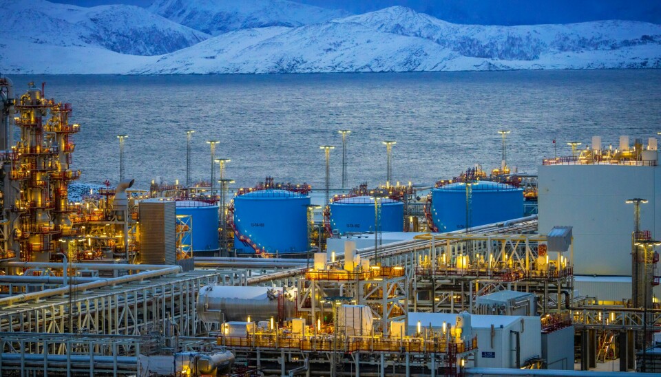 Equinors anlegg på Melkøya utenfor Hammerfest bruker i dag gassturbiner for å lage energi for å gjøre gassen fra Barentshavet flytende og egnet for transport. Regjeringa vil kutte 55 prosent av klimagassutsleppa innan 2030. Her frå gassanlegget på Melkøya utanfor Hammerfest, som er eit av dei største punktutsleppa i landet. Det går føre seg ein prosess med mål om å elektrifisere anlegget og fjerne utsleppa. Foto: Ole Berg-Rusten / NTB/ NPK