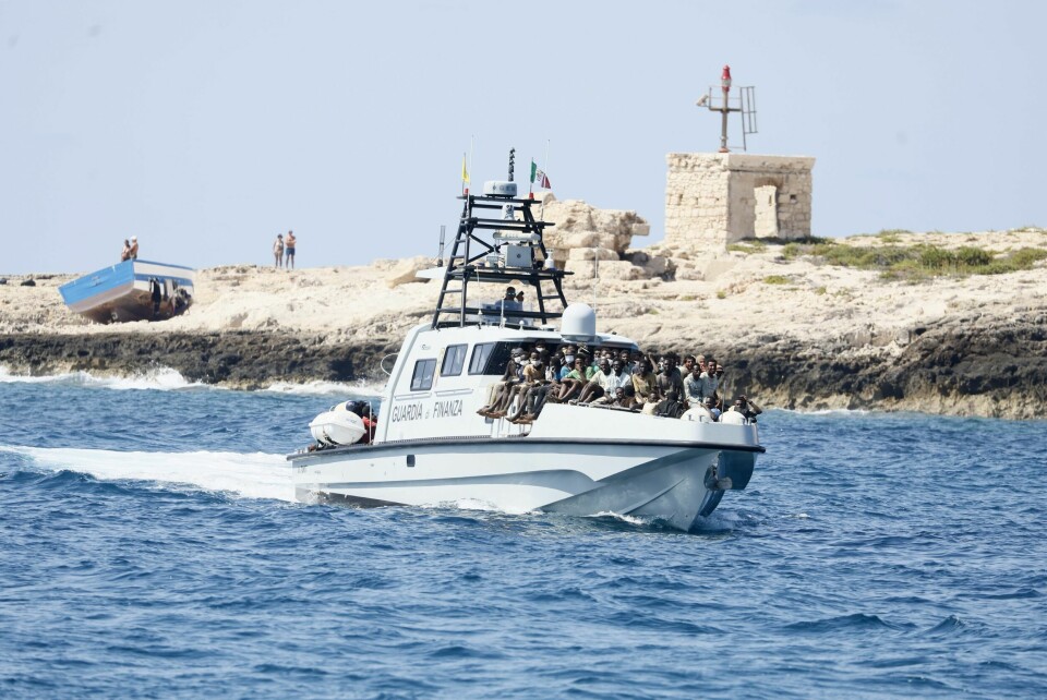 Migranter blir tatt til øya Lampedusa av den italienske kystvakta. Siden nyåret har minst 2500 mennesker har mistet livet eller forsvunnet i forsøket på å krysse Middelhavet for å ta seg til Europa. Migranter blir tatt til øya Lampedusa av den italienske kystvakta. Siden nyåret har minst 2500 mennesker har mistet livet eller forsvunnet i forsøket på å krysse Middelhavet for å ta seg til Europa. Foto: Cecilia Fabiano / LaPresse via AP / NTB