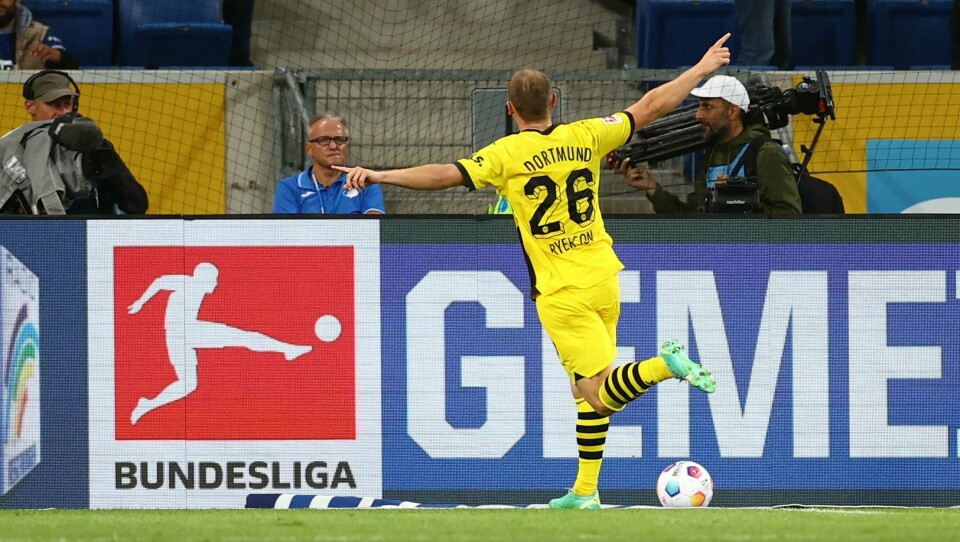 Julian Ryerson feirer sitt 3-1-mål i hans 100. kamp i Bundesligaen Julian Ryerson feirer sitt 3-1-mål i hans 100. kamp i Bundesligaen