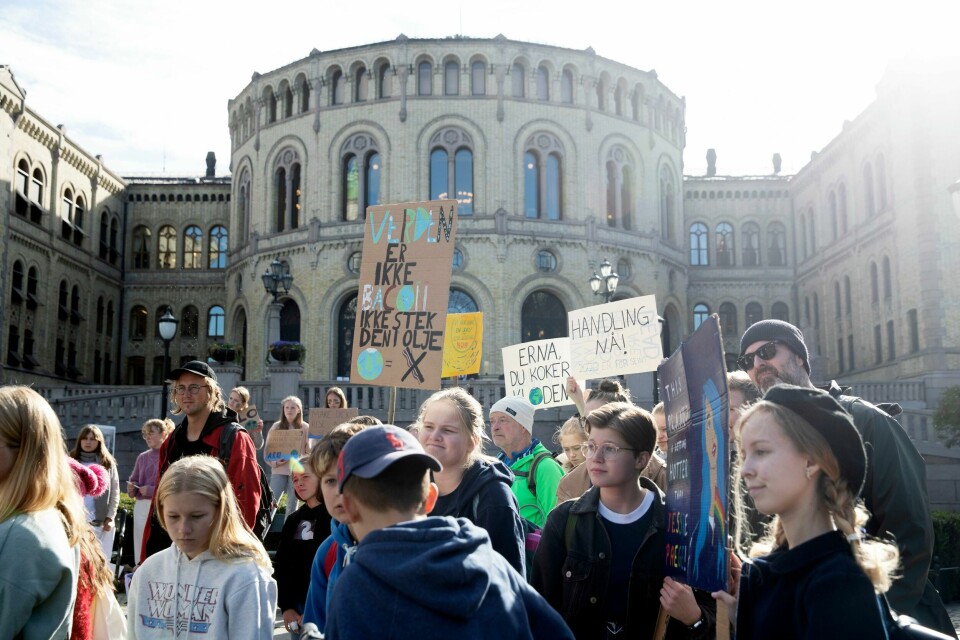 I 2019 deltok tusenvis av barn og unge i klimastreik over hele landet, her foran Stortinget. Mange unge er politisk engasjert, men få stiller til valg. I 2019 deltok tusenvis av barn og unge i klimastreik over hele landet, her foran Stortinget. Mange unge er politisk engasjert, men få stiller til valg.