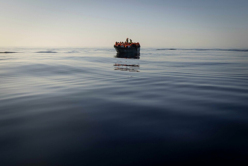 Ocean Viking har reddet over 600 mennesker i Middelhavet de siste to døgnene. Her fra et tidligere oppdrag da migranter fikk utdelt redningsvester av frivillige på Ocean Viking mens de ble reddet. Migranter på havet fikk utdelt redningsvester av frivillige på Ocean Viking mens de ble reddet.