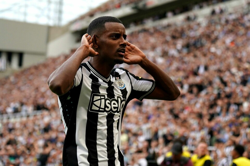 Alexander Isak herjet med Aston Villa. Alexander Isak herjet med Aston Villa. Foto: Owen Humphreys/PA via AP / NTB