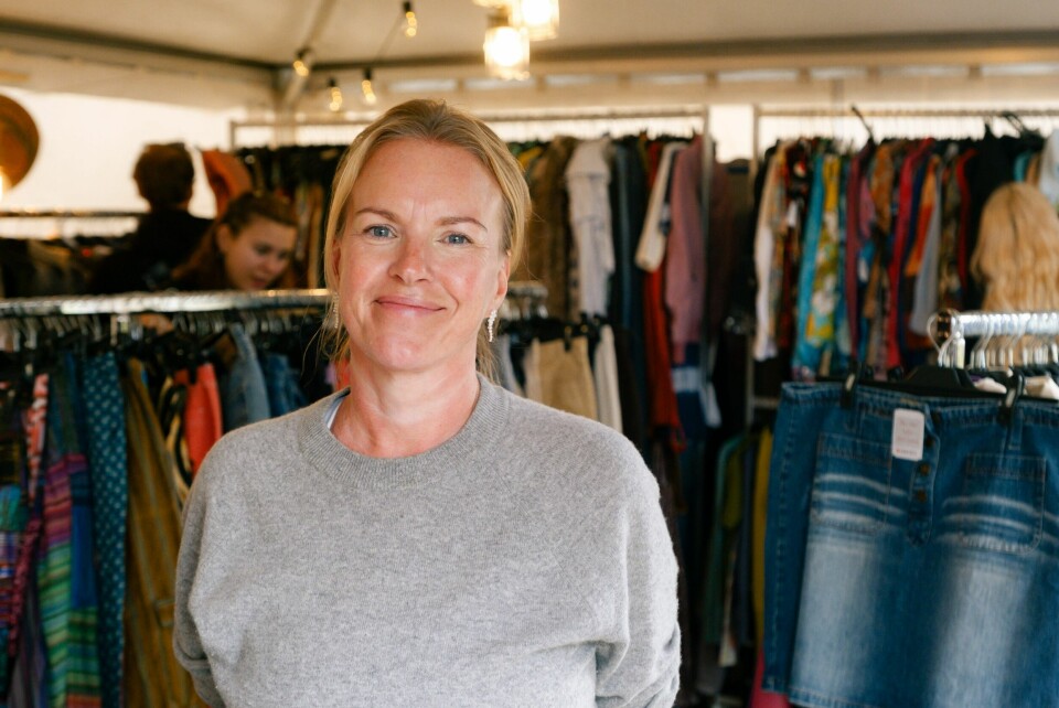 – Vi vil selge så mye bruktklær som mulig, sier kjedeleder i Fretex, Hilde Kjønstad. Fretex på Øyafestivalen 2023.