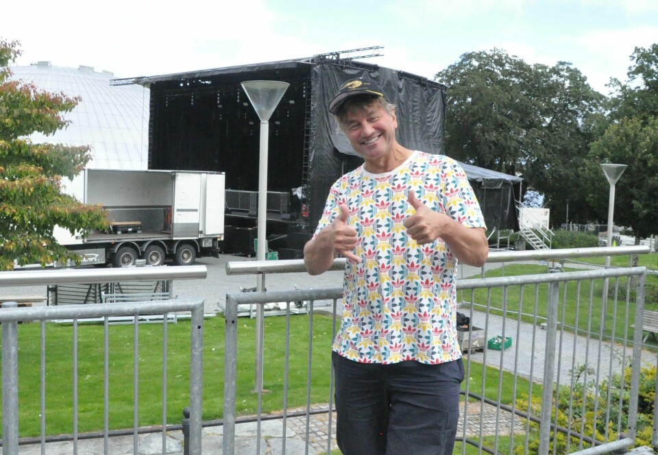 Øivind Ekeland under riggingen til «We love the 90s og 2000s» i Bjergstedparken dagen før det braker løs Øivind Ekeland under riggingen til «We love the 90s og 2000s» i Bjergstedparken dagen før det braker løs