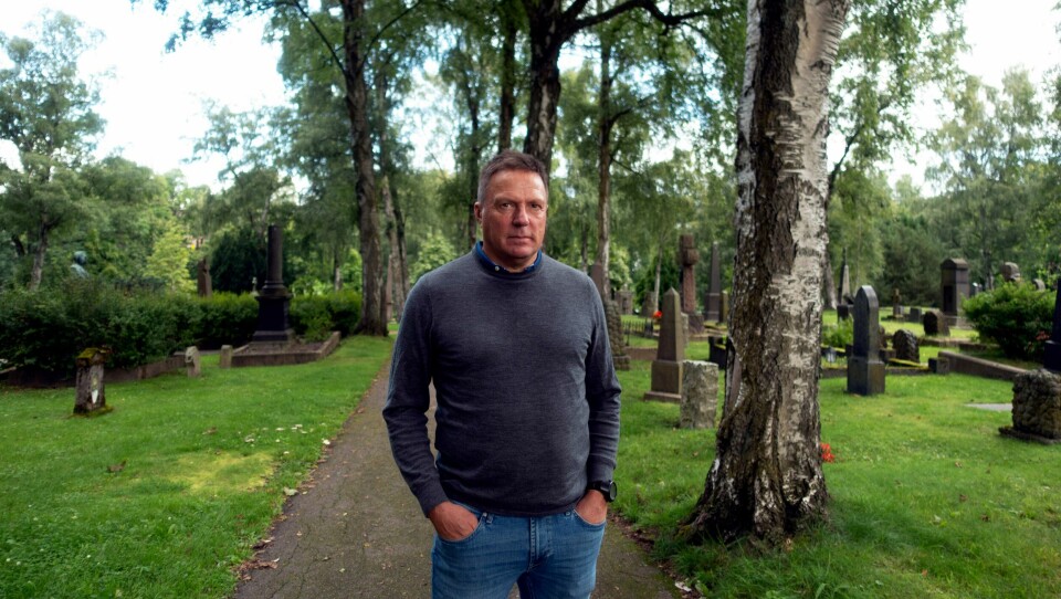 Organisasjonen Leve har flere samlinger og tilbud for etterlatte ved selvmord. De håper det kan bli større åpenhet rundt selvmord og selvmordstanker. Knut Harald Ulland er generalsekretær i Leve.