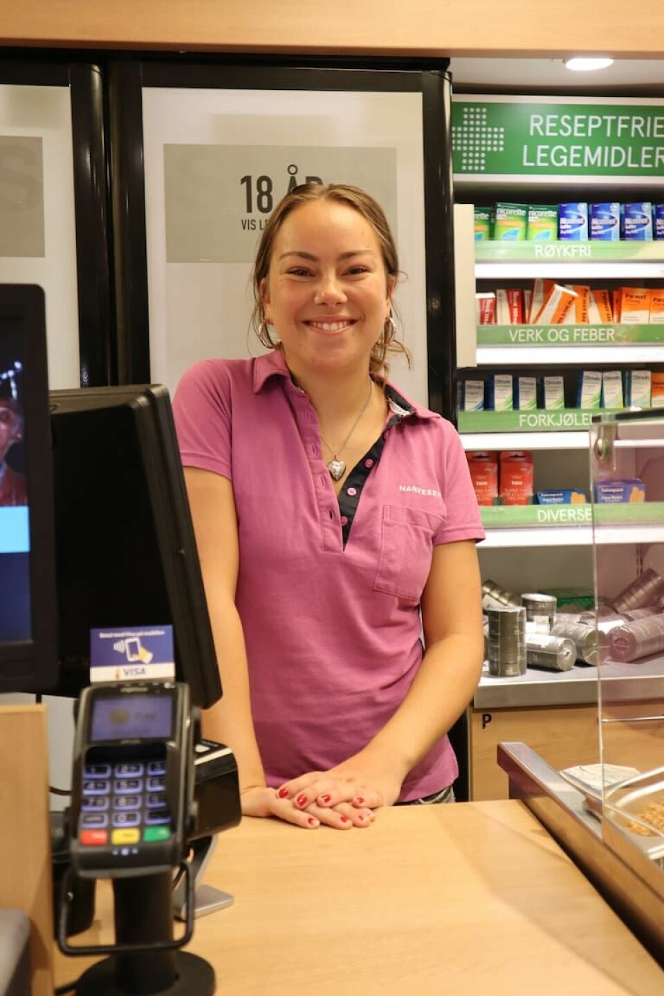 Elsa Lindberg Håberg liker godt jobben på Narvesen, som var travel da Dagsavisen kom innom. Elsa Lindberg Håberg