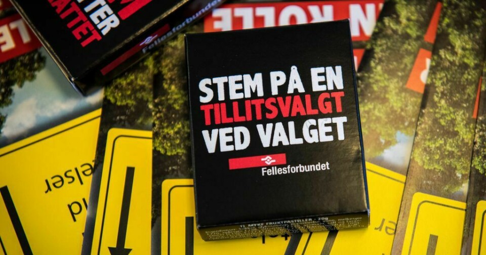 Det er forskjell på å legge igjen brosjyrer i resepsjonen, og å oppsøke kollegaer for aktivt å drive valgkamp for et bestemt parti, påpeker Atle Sønsteli Johansen. Det er forskjell på å legge igjen brosjyrer i resepsjonen, og å oppsøke kollegaer for aktivt å drive valgkamp for et bestemt parti, påpeker Atle Sønsteli Johansen.
