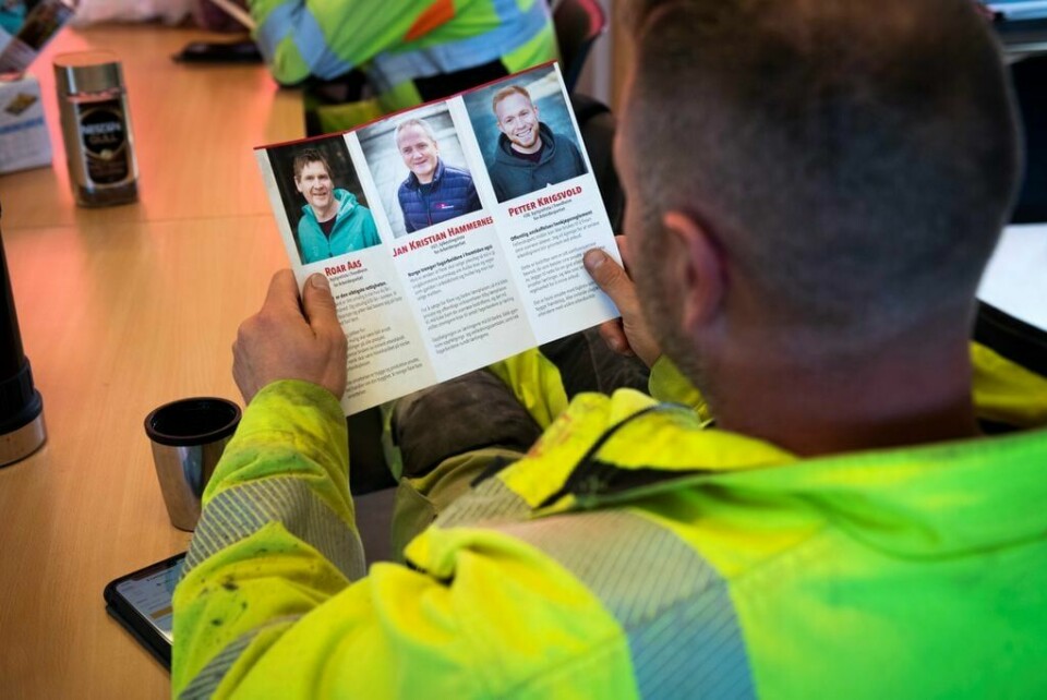Politiske diskusjoner mellom ansatte befinner seg i kjernen for ytringsfriheten. Det er i utgangspunktet ikke noe arbeidsgiver kan gripe inn i eller regulere. Politiske diskusjoner mellom ansatte befinner seg i kjernen for ytringsfriheten. Det er i utgangspunktet ikke noe arbeidsgiver kan gripe inn i eller regulere.