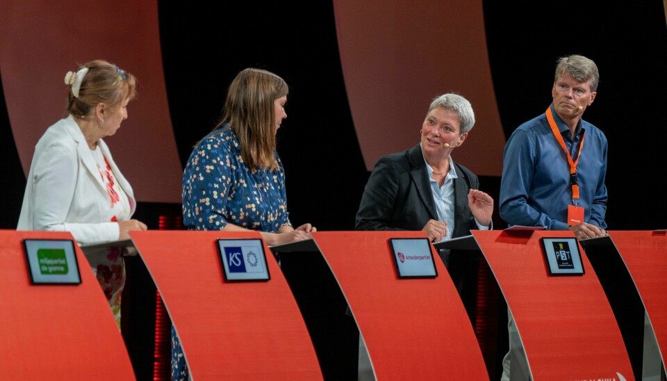 F.v.: Gunn Marit Helgesen, styreleder KS, Astrid Hoem, leder AUF, Beate Gangås, leder PST og Vidar Udjus, politisk kommentator, Fædrelandsvennen, deltar i debatten under Arendalsuka: Trues lokalpolitikere til taushet? F.v.: Gunn Marit Helgesen, styreleder KS, Astrid Hoem, leder AUF, Beate Gangås, leder PST og Vidar Udjus, politisk kommentator, Fædrelandsvennen, deltok i debatten Trues lokalpolitikere til taushet? under Arendalsuka: Foto: Heiko Junge / NTB