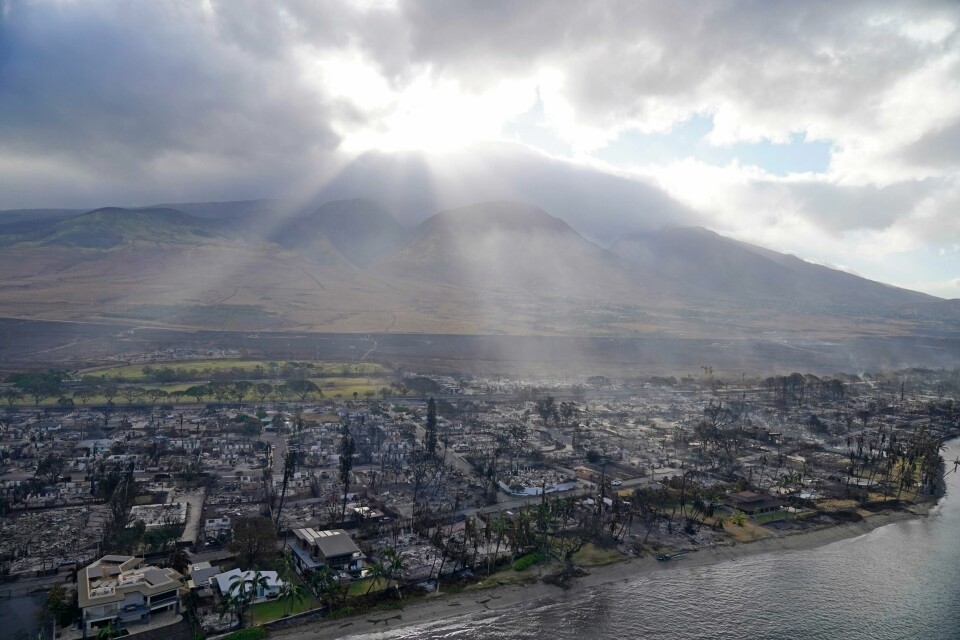 Byen Lahaina er nesten helt ødelagt av skogbrannen på Hawaii. Byen Lahaina er nesten helt ødelagt av skogbrannen på Hawaii. Foto: Rick Bowmer / AP / NTB