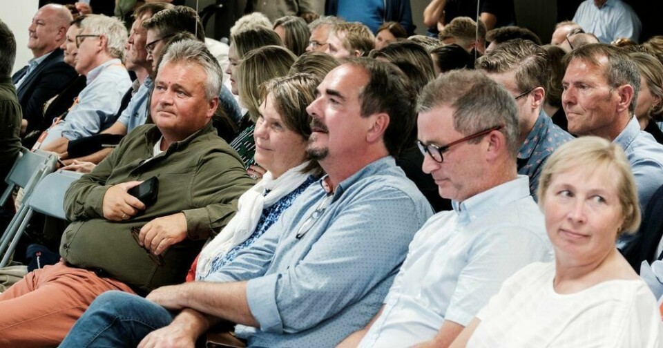 Forbundsledere i LO diskuterer AFP: Jørn Eggum i Fellesforbundet; Brede Edvardsen fra Arbeidsmandsforbundet, Christopher Beckham fra HK og AnneBerit Anker Hansen fra NNN var ikke enige om hvordan AFP skal utformes. Mellom Eggum og Edvardsen sitter Sissel Rødevand, som er forfatter av AFP-rapporten som Eggum sablet ned. Forbundsledere i LO diskuterer AFP: Jørn Eggum i Fellesforbundet; Brede Edvardsen fra Arbeidsmandsforbundet, Christopher Beckham fra HK og AnneBerit Anker Hansen fra NNN var ikke enige om hvordan AFP skal utformes. Mellom Eggum og Edvardsen sitter Sissel Rødevand, som er forfatter av AFP-rapporten som Eggum sablet ned.