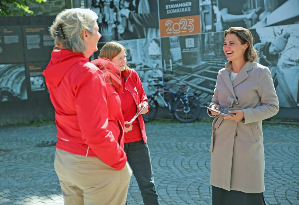 Stavanger-ordfører Kari Nessa Nordtun slår av en prat med listekandidatene Sissel Beate Fuglestad (t.v) og Jofrid Klokkehaug. Stavanger-ordfører Kari Nessa Nordtun slår av en prat med listekandidatene Sissel Beate Fuglestad (t.v) og Jofrid Klokkehaug.