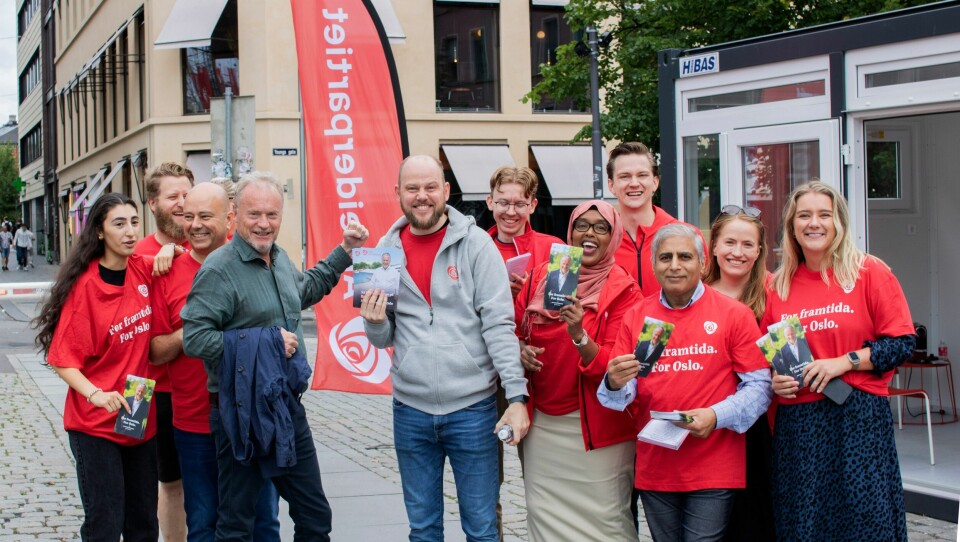 Byrådsleder Raymond Johansen kaster ikke bort lørdagene om dagen. Med dødt løp i Oslo må all tid brukes på å vinne velgere, sammen med aktivister fra Oslo Ap. Johansen og en masse Arbeiderparti-folk