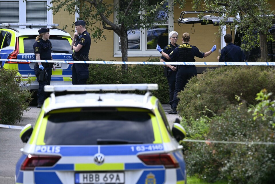 Politiet med kriminalteknikere og hunder fotografert ved åstedet i Helsingborg tirsdag morgen. Bildet viser politi og kriminalteknikere i Helsingborg i Sverige tirsdag morgen.