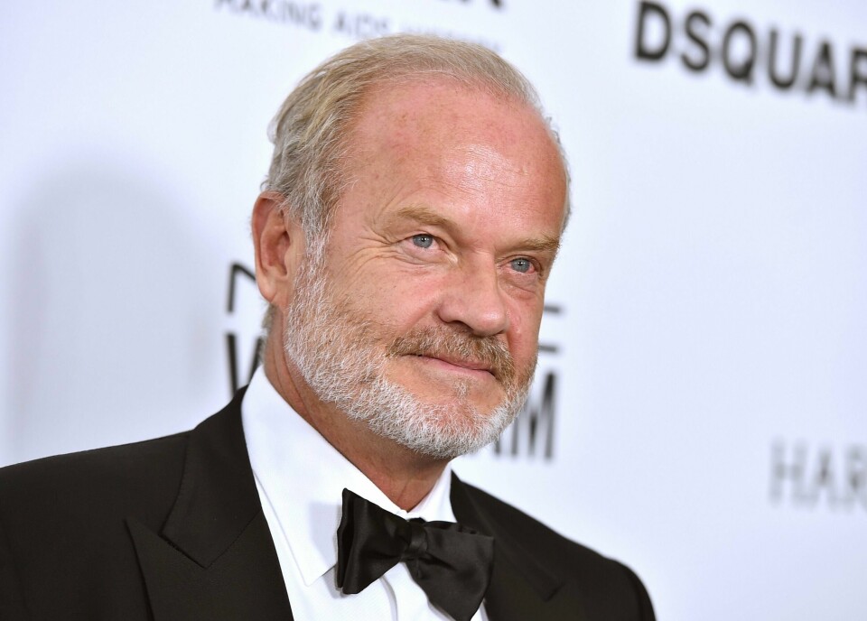 Denne høsten kommer den nye «Frasier», serien der Kelsey Grammer fortsetter rollen som den populære psykiateren Frasier Crane. Serien ankommer strømmetjenesten SkyShowtime. Og nå bor Frasier Crane i Boston, der han jobber ved et universitet i byen. Endelig lykkes Kelsey Grammer: Nå har den nye «Frasier»-serien fått grønt lys, og alt det formelle er i boks. Foto: AP