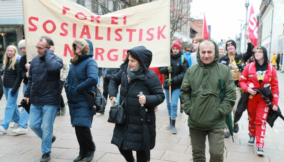 «Mange tror inkludering kun handler om integrering. Men det handler om så mye mer», skriver Milly Viken, 6. kandidat for Fredrikstad SV. I bildet ser vi en parole fra 1. mai-markeringen i Fredrikstad. 1. mai Fredrikstad
