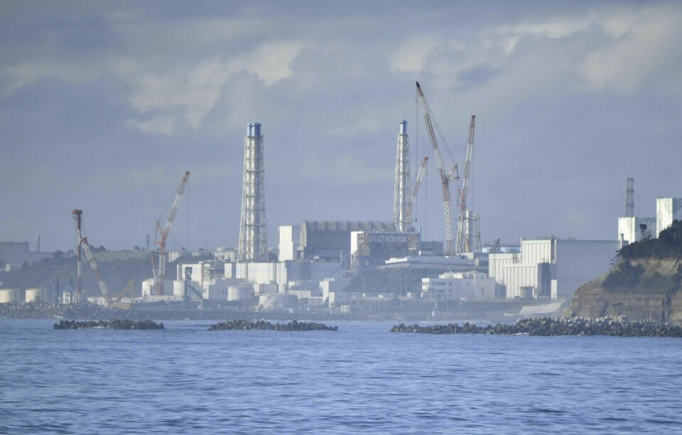 Torsdag startet Japan å slippe ut behandlet kjølevann fra atomkraftverket i Fukushima, som ble rammet av jordskjelvet og den påfølgende tsunamien i 2011. Utslipp av kjølevann fra Fukushima starter denne uken. Foto: AP / NTB