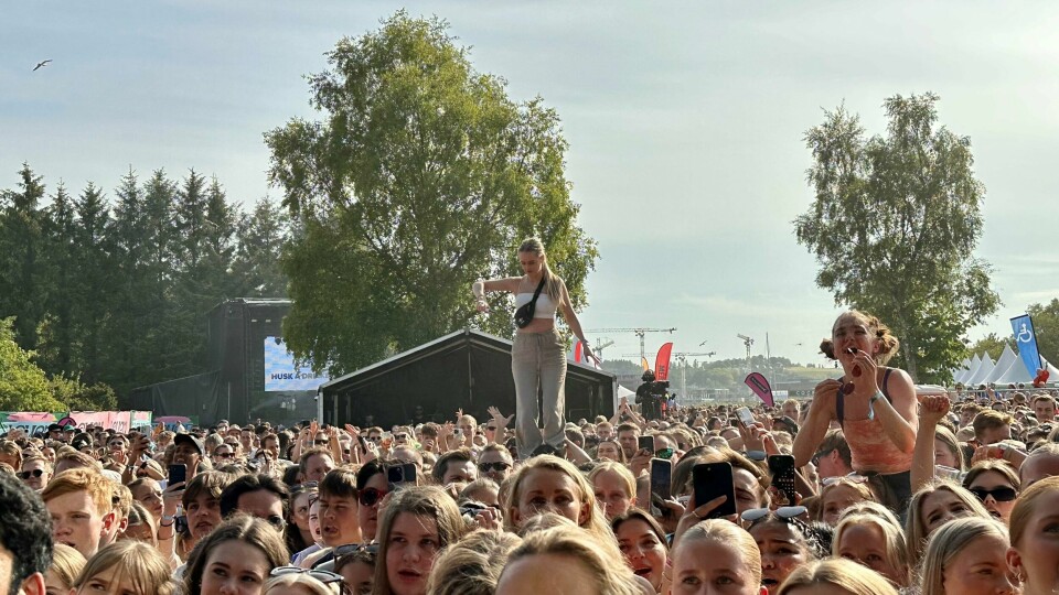 17.000 festivaldeltakere fant veien til tidenes første Vaulen Open Air, og noen skaffet seg bedre sikt enn andre. Litt langt fra scenen. Ingen problem, bare lån noens skuldre.