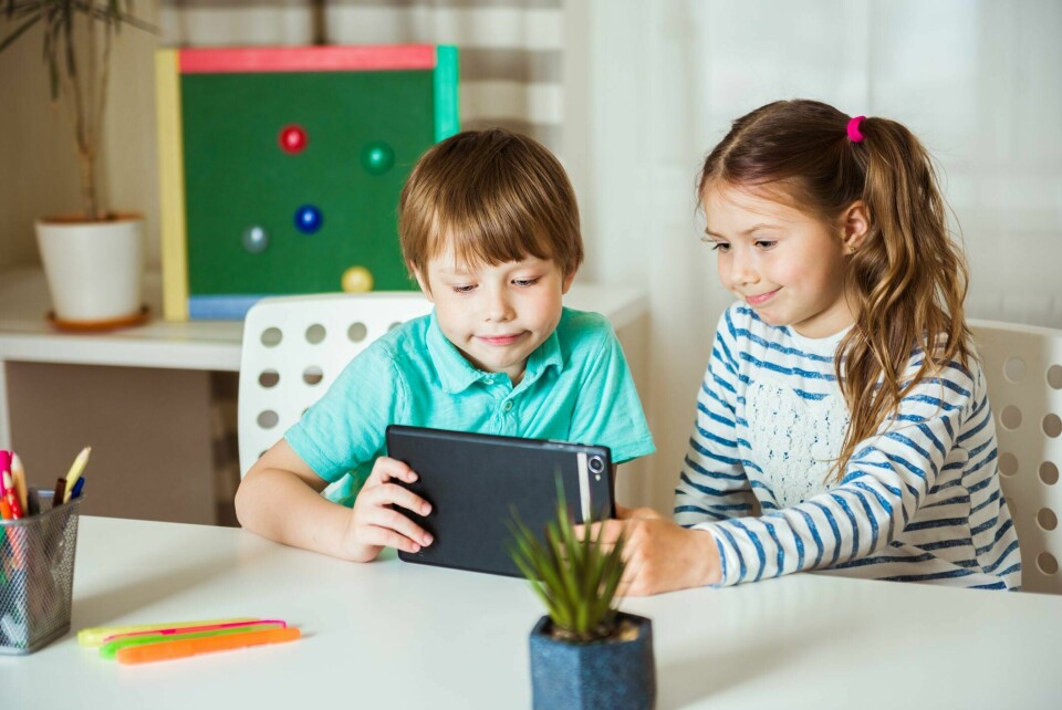 At elevene blir verdens flinkeste til å bruke Microsofts eller Googles løsninger er ikke digital kompetanse, men digital avhengighet, skriver Diego Marin Rios. (Illustrasjonsfoto) Digital skole