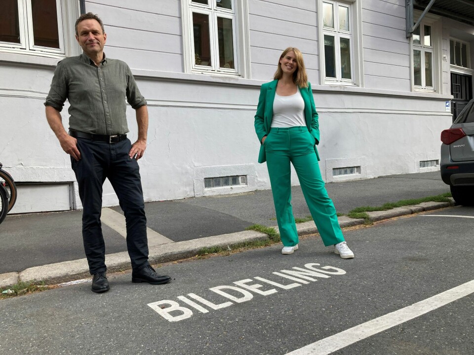 – Vi ønsker at bildeling skal bli et helt naturlig alternativ til å eie egen bil, sier MDGs Sirin Stav, byråd for miljø og samferdsel i Oslo. – Bildeling gjør byen bedre å bo i, sier Arild Hermstad, partileder i MDG. – Vi ønsker at bildeling skal bli et helt naturlig alternativ til å eie egen bil, sier MDGs Sirin Stav, byråd for miljø og samferdsel i Oslo. – Bildeling gjør byen bedre å bo i, sier Arild Hermstad, partileder i MDG.
