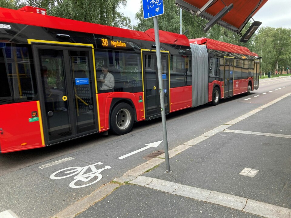 MDGs nasjonale reisekort er ment å gjelde både for buss, tog og alle andre kollektivtilbud. Både i Tyskland og i Østerrike er det allerede innført lignende ordninger, påpeker partiet. MDGs nasjonale reisekort er ment å gjelde både for buss, tog og alle andre kollektivtilbud. Både i Tyskland og i Østerrike er det allerede innført lignende ordninger, påpeker partiet.