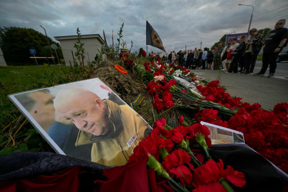 Et portrett av Jevgenij Prigozjin ved siden av Wagner-gruppens senter i St. Petersburg. Et portrett av Jevgenij Prigozjin ved siden av Wagner-gruppens senter i St. Petersburg.