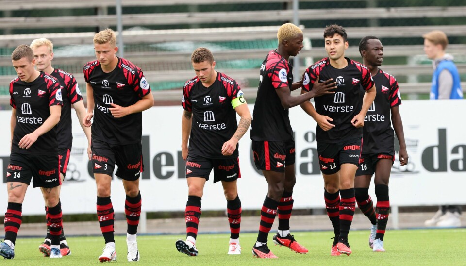 Fredrikstad leder 1. divisjon i fotball. Her fra en tidligere kamp. Fredrikstad leder 1. divisjon i fotball. Her fra en tidligere kamp. Foto: Geir Olsen / NTB