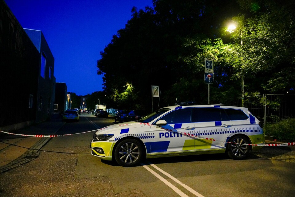 Skytingen skjedde ifølge dansk politi i og rundt Stjerneskibet, som ligger i gaten Pusher Street. Politiet har sperret av et større område her. Skytingen skjedde ifølge dansk politi i og rundt Stjerneskibet, som ligger i gaten Pusher Street. Politiet har sperret av et større område her. Foto: Emil Helms/Ritzau Scanpix / NTB