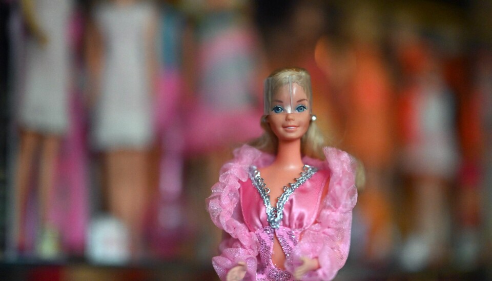 Idealhalsen- og skuldrene som mange ønsker seg har fært til økt bruk av botox-injeksjoner og gitt navn til en ny farsott på Tik Tok: Barbie-Botox Idealhalsen- og skuldrene som mange ønsker seg har fært til økt bruk av botox-injeksjoner og gitt navn til en ny farsott på Tik Tok: Barbie-Botox