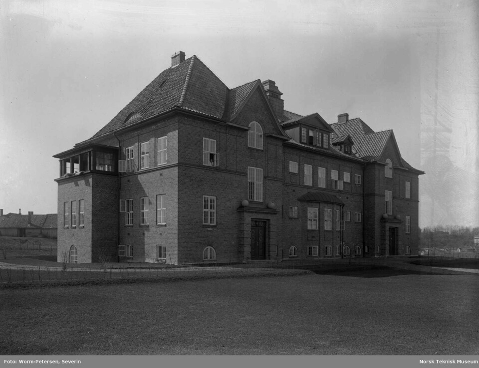Heftyes barneherberge ble åpnet i 1914 på tomt skilt ut av den kommunale tvangsskolen i Geitmyrsveien 62. Heftyes barneherberge ble åpnet i 1914 på tomt skilt ut av den kommunale tvangsskolen i Geitmyrsveien 62.