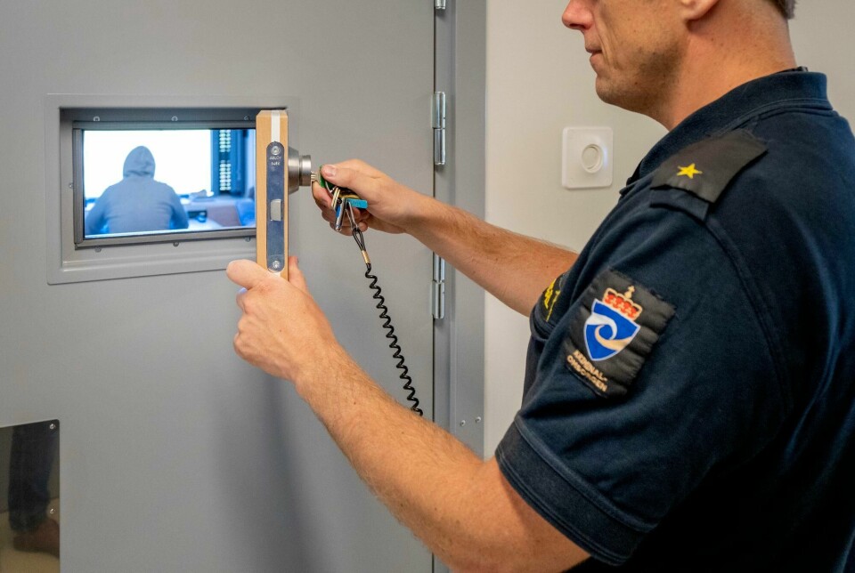 Jeg har møtt innsatte som forteller at fengselsbetjentene ikke er til å kjenne igjen etter noen år på gulvet, skriver Martine Skog Skulstad. Fengsel