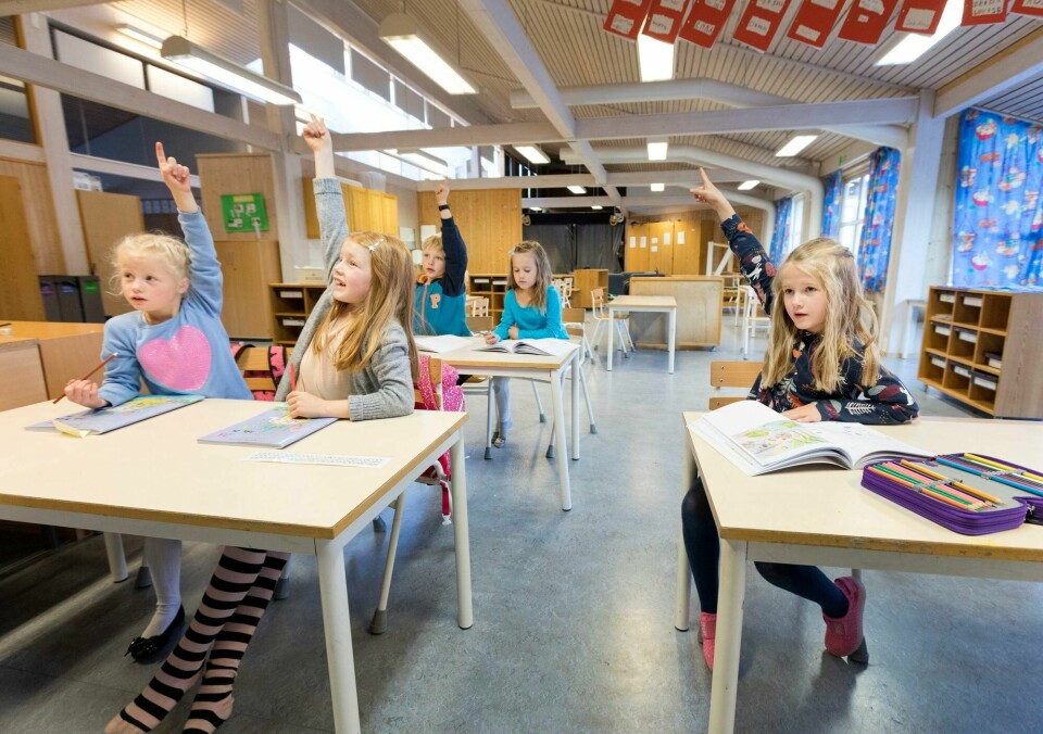 Foreldre i Oslo skal bli varslet på SMS når barnet ikke kommer på skolen. Bildet er et illustrasjonsfoto. Foreldre i Oslo skal bli varslet på SMS når barnet ikke kommer på skolen. Bildet er et illustrasjonsfoto.