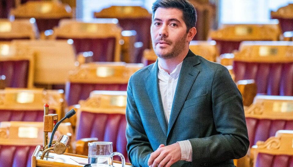 – Dette er en krevende jobb som tar tid og må gjøres grundig, slik at det ikke står igjen ubesvarte spørsmål, sier habilitetssakenes saksordfører Grunde Almeland (V) Stortingsrepresentant Grunde Almeland (V) har reist spørsmål om PST-sjefens sikkerhetsklarering i kontroll- og konstitusjonskomiteen. Foto: Håkon Mosvold Larsen / NTB