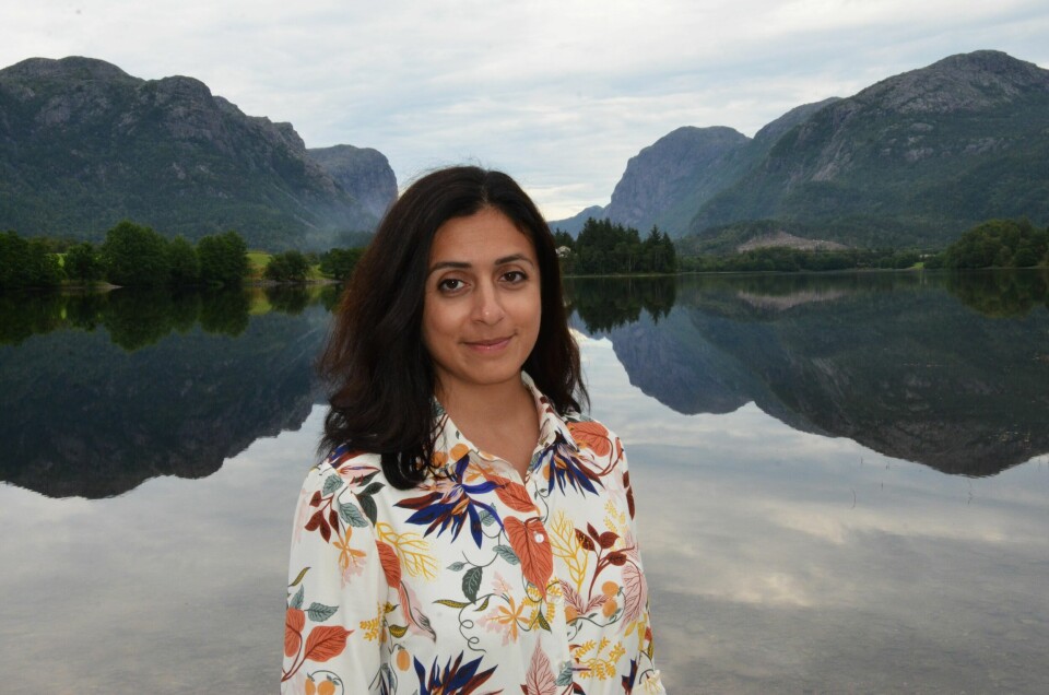 Politiker Hadia Tajik vokste opp i Bjørheimsbygd. Nå har hun skrevet bok om spanjolene som «flykter» hit. Når Hadia Tajik ser fjellene i Bjørheimsbygd kommer trygghetsfølelsen.