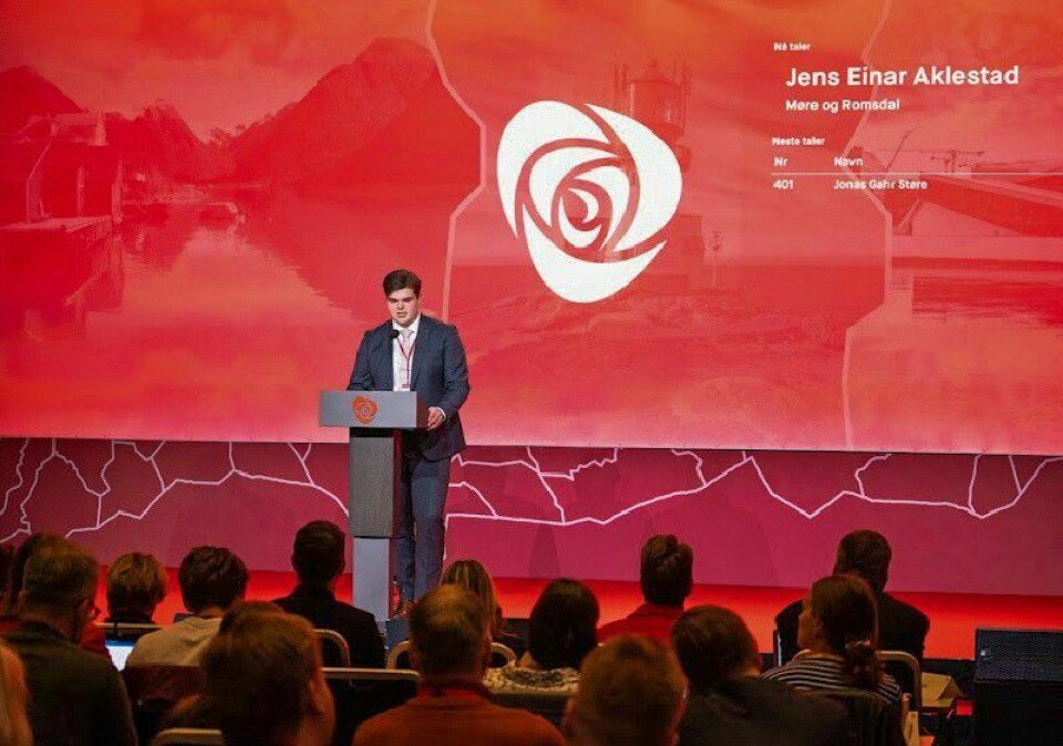 Jens Einar Aklestad kan bli Arbeiderpartiets yngste ordfører. Her holder han tale på partiets landsmøte. Aklestad holdt tale under APs landsmøte.