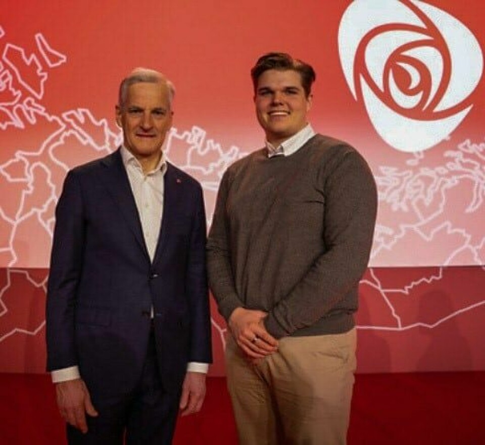 På landsmøte i Arbeiderpartiet fikk Aklestad møtt partileder Jonas Gahr Støre. Bilde av Jonas Gahr Støre og Jens aklestad på landsmøte til Arbeiderpartiet i år.