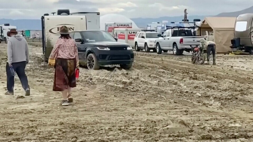 Mandag var området begynt å tørke opp og veien til og fra festivalområdet ble gjenåpnet. Mandag var området begynt å tørke opp og veien til og fra festivalområdet ble gjenåpnet. Foto: Rebecca Barger / @rebeccabargerphoto / AP / NTB