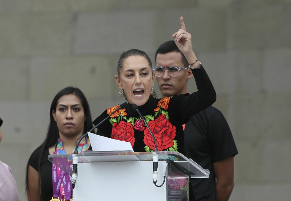 Mexico bys tidligere ordførere Claudia Sheinbaum ligger an til å bli regjeringspartiets kandidat i neste års presidentvalg i Mexico. Mexico bys tidligere ordførere Claudia Sheinbaum ligger an til å bli regjeringspartiets kandidat i neste års presidentvalg i Mexico. Foto: AP / NTB
